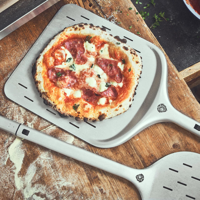 Tweedelige Pizzaset: pizzaschep en pizzadraaier