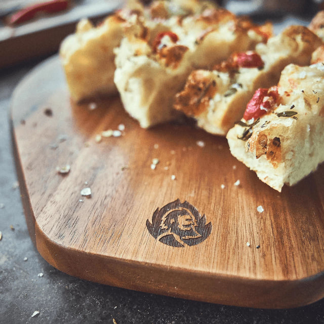 Pizzasteen met pizzabodem, pizzaschilmes en pizzabord