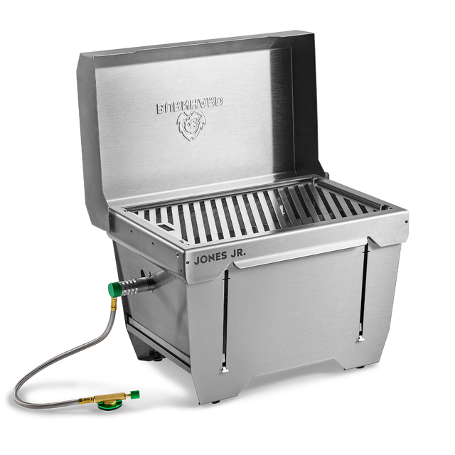 Uitgesneden JONES Jr. camping grill voor een witte achtergrond