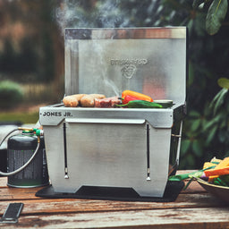 Grill groenten en vlees op de JONES Jr. campinggrill