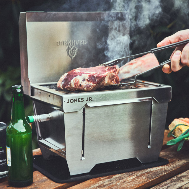 Barbecuescène op de JONES Jr. 