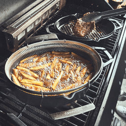 Gietijzeren braadpan met frituurmand